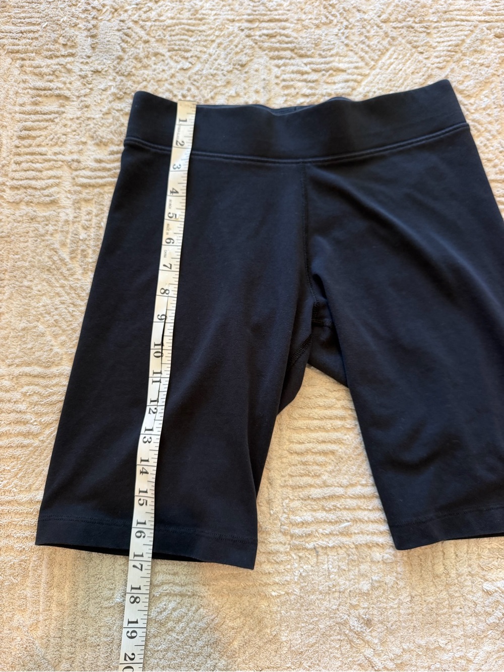 Nike Black High Rise Biker Shorts Women’s Size M Swoosh Athletic - Picture 3 of 7